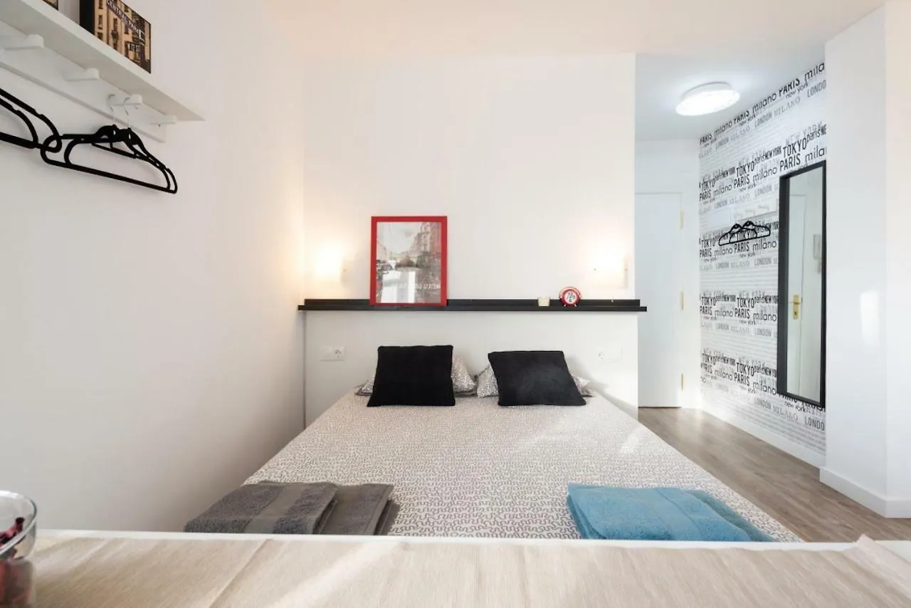 Candado Beach Studios Malaga Apartment